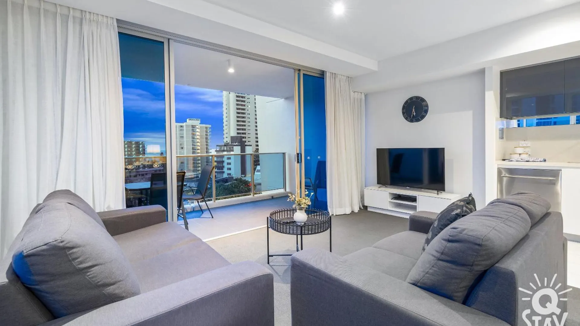 H Residences - Qstay Gold Coast Apartment