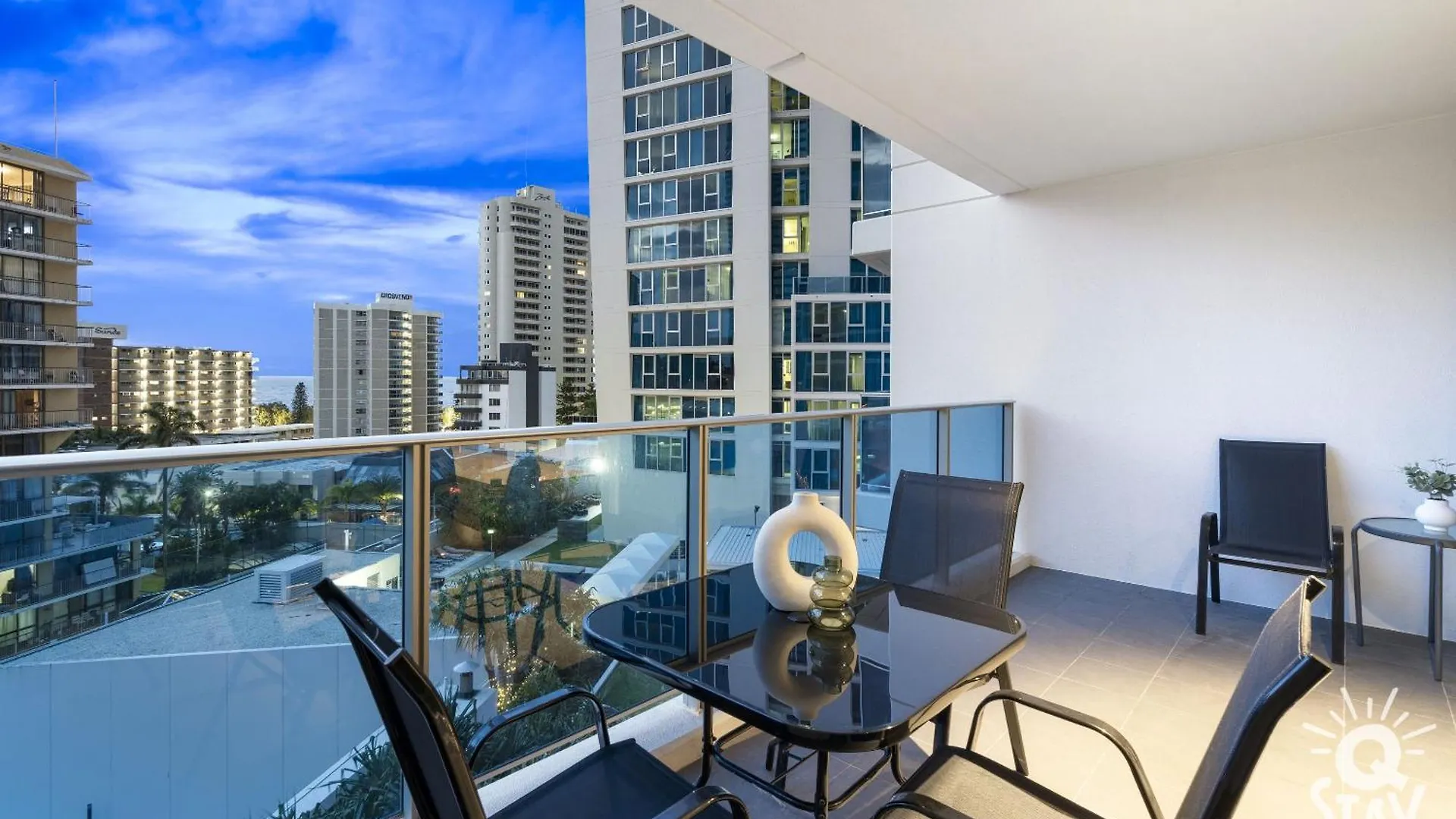 H Residences - Qstay Gold Coast Apartment