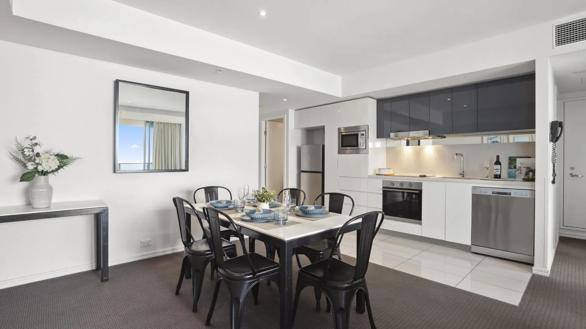 H Residences - Qstay Gold Coast 0*,  Australia